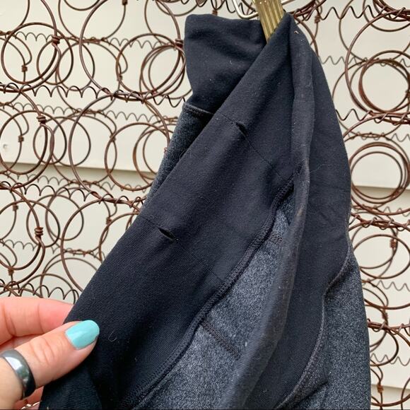 Lululemon Still Crop wide leg gray black 6? - Picture 4 of 4